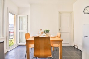 Unclassified image, 2 of 24, button - Beautifully Designed 2 Bed Apartment (Cardiff)