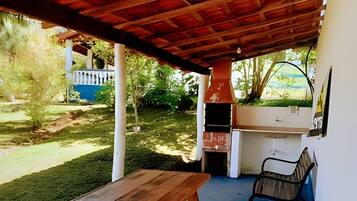 Huvila | Ulkoruokailutilat | Brasilialainen keittiö