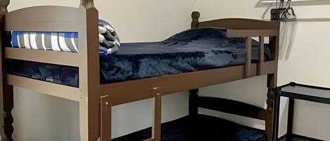 Quarto triplo básico | 3 quartos, roupas de cama antialérgicas, individualmente decorados