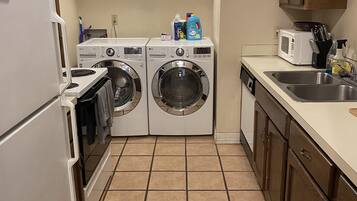 Cookware/dishes/utensils