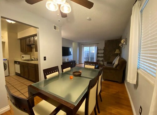 Cozy 2-bedroom condo close to both Denver and the Mountains