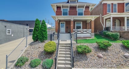The Big House, Historic 4-Bedroom Home With Custom Art And Dedicated Workspace