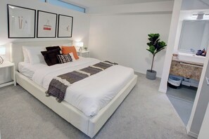 2 habitaciones, escritorio, tabla de planchar con plancha y wifi 