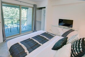 2 soverom, skrivebord, strykejern/-brett og wi-fi