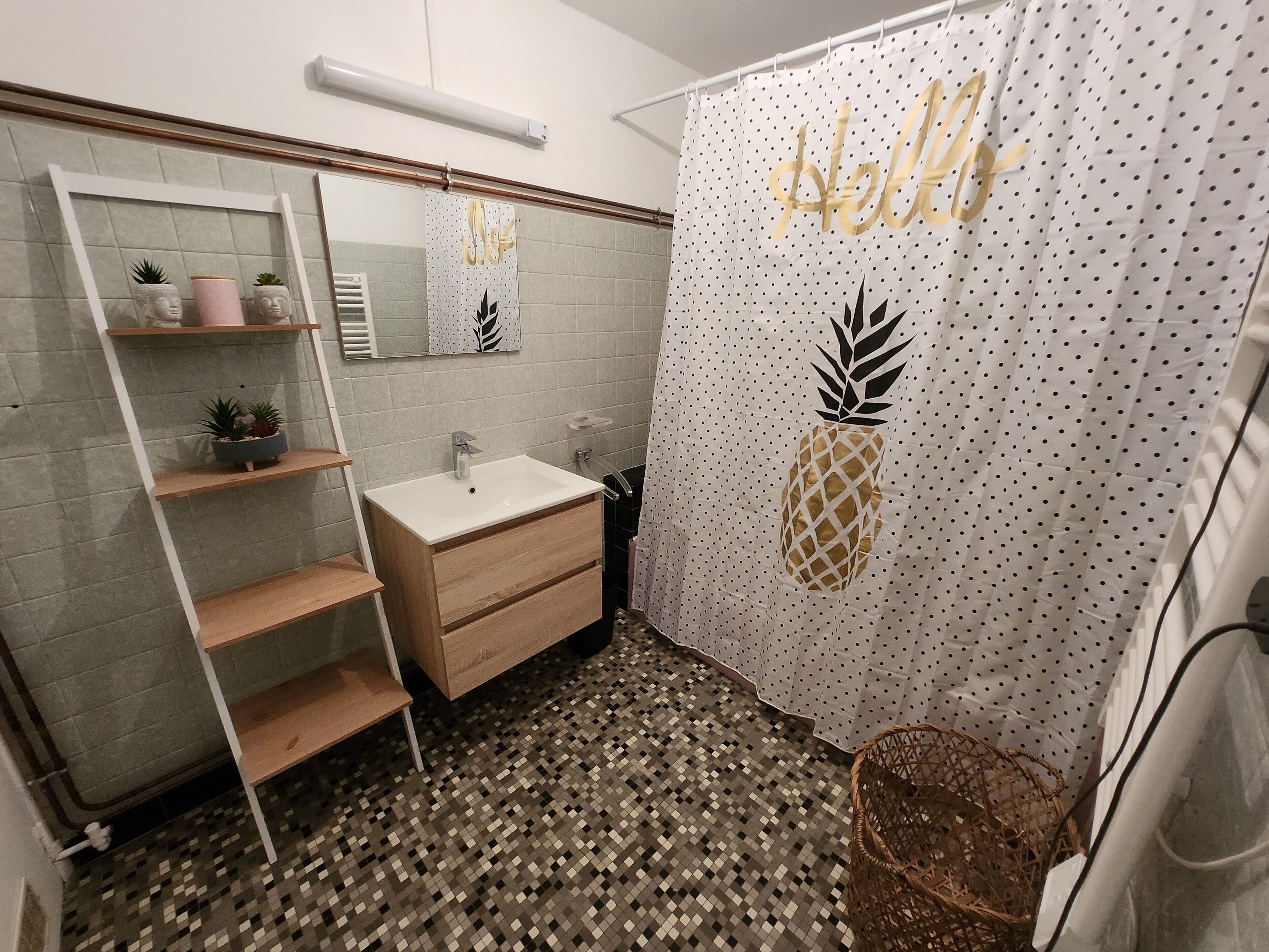 ヘアドライヤー、タオル、石鹸、シャンプー