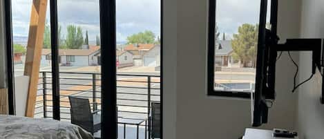 3 habitaciones, tabla de planchar con plancha, cuna de viaje y wifi