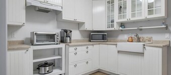 Wine Trail Full Suite with Private Entrance, Patio and Views! 