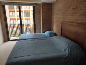 2 slaapkamers, een strijkplank/strijkijzer, wifi, beddengoed