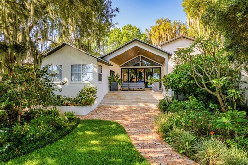 Elegant Lake Retreat