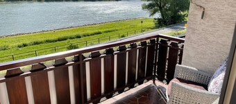 Fantastic vacation apartment directly on the Rhine - comfort & view of the Rhine near the Loreley
