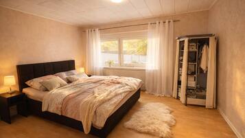 1 habitación, tabla de planchar con plancha, wifi gratis y ropa de cama