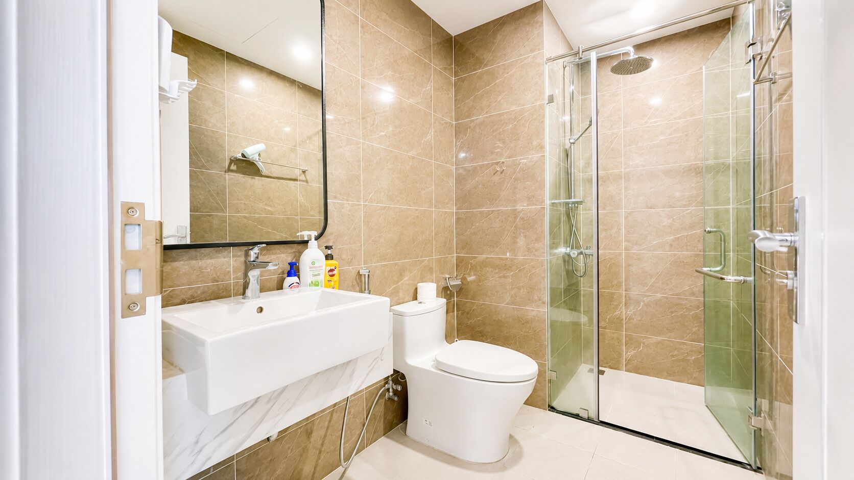 Apartamento estándar, balcón, vistas a la ciudad | Baño | Secador de pelo, bidé, toallas y jabón
