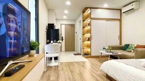 Apartment | Desk, free WiFi, bed sheets