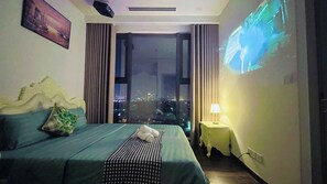 Standard-Apartment, Balkon, Stadtblick | Schreibtisch, kostenloses WLAN, Bettwäsche