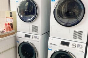 Luokittelematon kuva, 4 kautta 110, painike