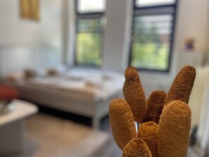 3 bedrooms, desk, free WiFi, bed sheets