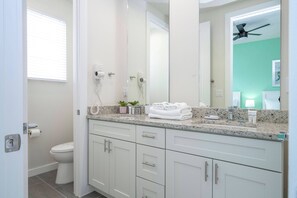 Hair dryer, towels - 2024 Beautiful Coastal Villa 3 suites near Disney (Kissimmee)