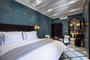 슈피리어룸, 킹사이즈침대 1개 | 고급 침구, 미니바, 각각 다른 스타일의 인테리어, 각각 다르게 가구 비치