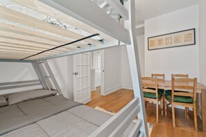2 habitaciones, tabla de planchar con plancha y wifi gratis 