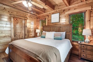 4 bedrooms, desk, iron/ironing board, free WiFi