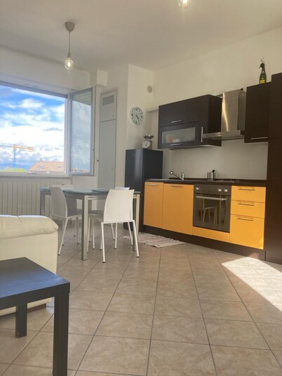 Safety House Apartment 20' x Leolandia and Milan (trains 30', 5 every hour).