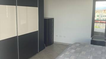 1 chambre, fer et planche Ă repasser, Wi-Fi gratuit, draps fournis