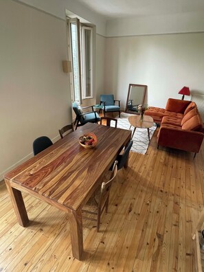 Interior - Spacious riverside getaway (Cahors)