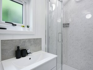 Towels - Mini Lodge - UK47682 (Montgomery)