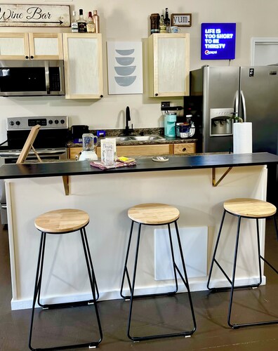 Fun 2 BdRm Apt in the Bourbon Capital with Pool Table, PAC-Man & More!