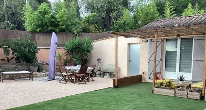 Cosy Studio (tiny house), parking, Ă Mougins proche Cannes.