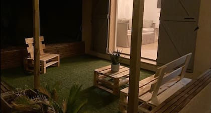 Cosy Studio (tiny house), parking, Ă Mougins proche Cannes.