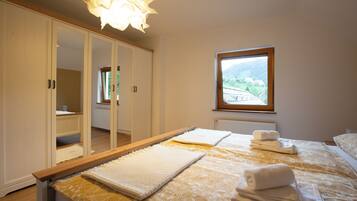 1 bedroom, free WiFi, bed sheets