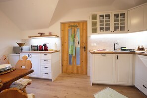 Micro-ondes, plaque de cuisson, lave-vaisselle