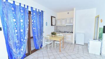 Studio, Garden View | Private kitchenette