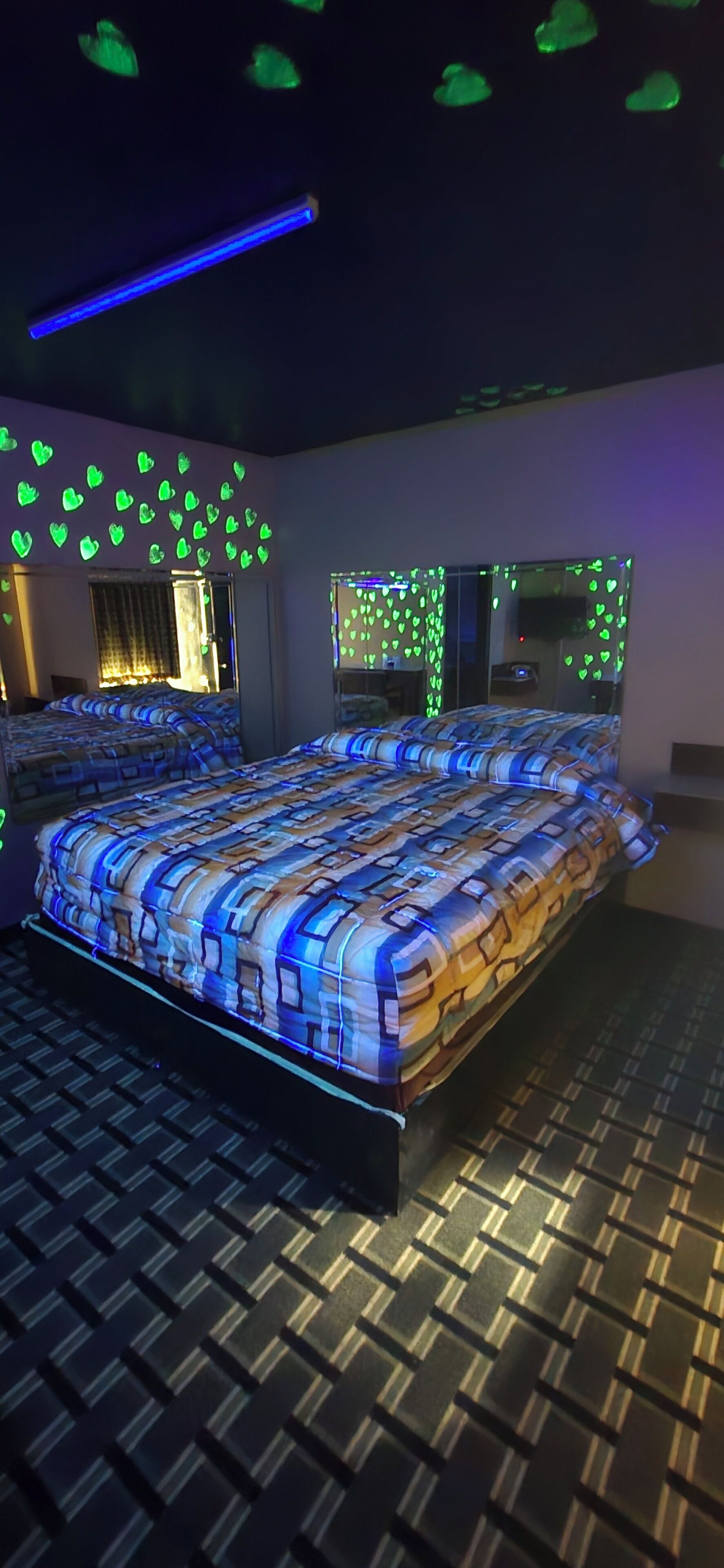 Deluxe Single Room | Laptop workspace, free WiFi