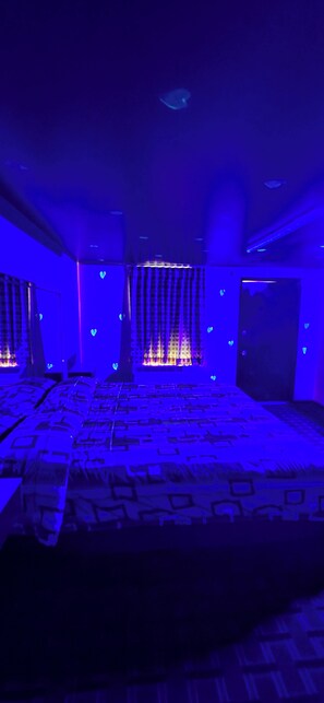 Deluxe Single Room | Living area - Royal Budget Inn (Redford)