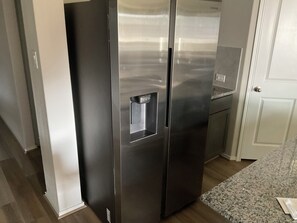 Interior - Cozy 1-bedroom house with fitness room, WiFi in welcoming Richmond (Richmond)