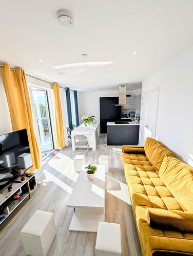 Modern 2 Bedroom penthouse appartment with stunning views in Stockwell / Brixton