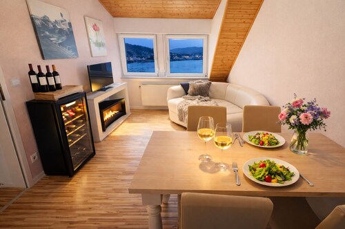 Ferienwohnung direkt am Rhein mit Sauna & Kamin – hundefreundlich, nahe Loreley