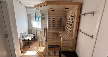 Neu renovierte Dachgeschosswohnung mit Infrarotsauna u. Elektrokamin