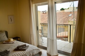 2 bedrooms, desk, iron/ironing board, WiFi - Apartamento Duplex, Amplo e Moderno, com Todas as Comodidades a 10 min da Praia (Algoz)