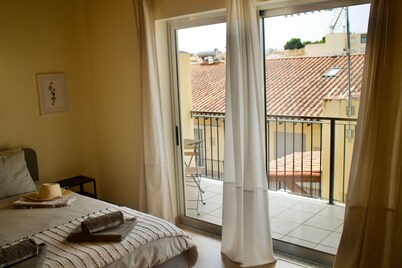 Apartamento Duplex, Amplo e Moderno, com Todas as Comodidades a 10 min da Praia