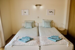 2 habitaciones, escritorio, tabla de planchar con plancha y wifi 