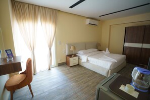 10 عدّة غرف نوم وواي فاي وملاءات أسرّة