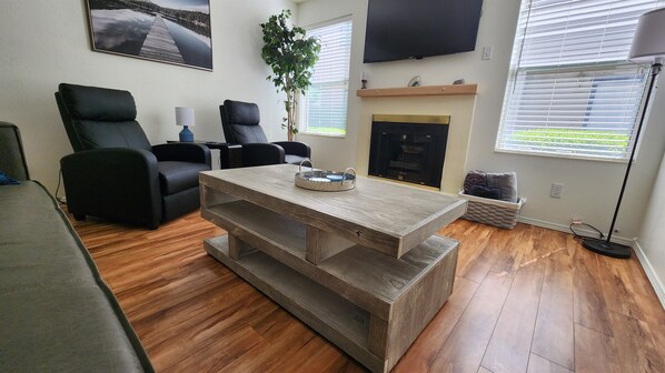 スマートテレビ、暖炉