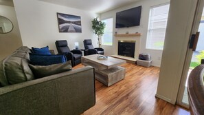 Smart TV, fireplace - Secluded Oasis! (Boise)