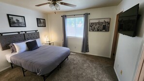 2 bedrooms, iron/ironing board, free WiFi, bed sheets - Secluded Oasis! (Boise)