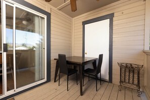 Outdoor dining - Tucked Away Oasis! (Boise)