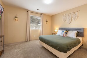 3 bedrooms, iron/ironing board, travel cot, free WiFi - Tucked Away Oasis! (Boise)