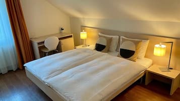 ห้องคอมฟอร์ทดับเบิล, 1 ห้องนอน, วิวเมือง | 1 ห้องนอน, ตู้นิรภัยในห้องพัก, โต๊ะทำงาน, พื้นที่ทำงานแบบใช้แล็ปท็อป